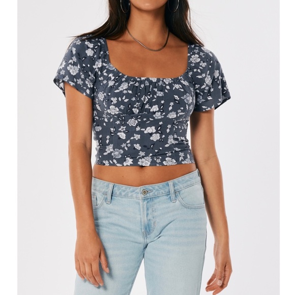 Hollister Tops - NWOT Hollister Floral Crop Top Puff Sleeve XS